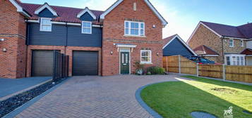 3 bed semi-detached house for sale