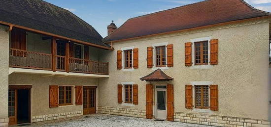 Maison  à vendre, 8 pièces, 5 chambres, 237 m²