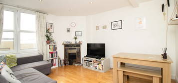 Flat to rent in 91 Blackheath Road, London SE10