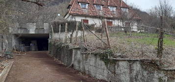 Villa indipendente 3 piani ,terrazze e posti auto