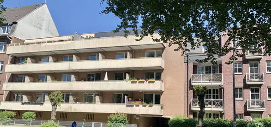 Gelegenheit: Freie Wohnung mit Balkon und Tiefgarage nahe UKE