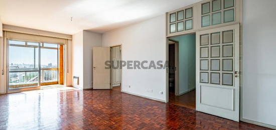 Apartamento T5 nas Antas