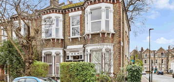 Maisonette for sale in Haycroft Road, London SW2