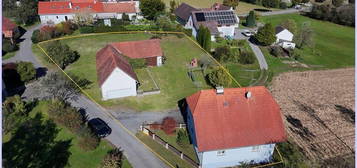 **Einfamilienhaus mit Hof-Charakter** in super Lage mit Blick auf die Riegersburg