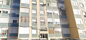 Arrendamento de Apartamento T2  na rua de Valverde s/n