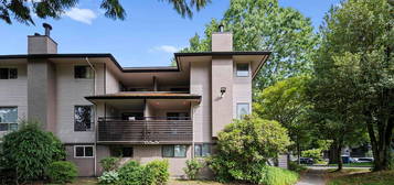 14801 Holly Park Ln, Surrey, BC V3R 6Y1