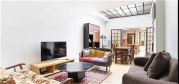 Maison 3 étages meublée  à louer, 8 pièces, 6 chambres, 153 m²