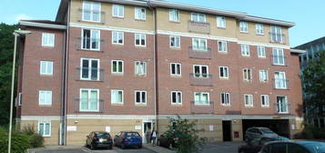 Flat to rent in Jubilee Hall Road, Farnborough GU14