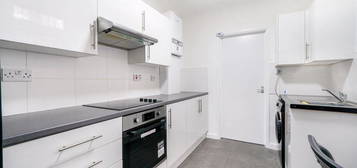 Flat to rent in Forest Lane, London E7