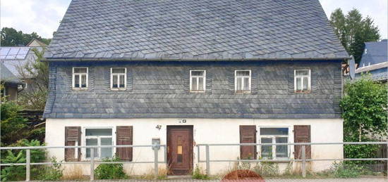 Gelegenheit für fleißige Hände: Wohnhaus mit rustikalem Charme und kleinem Hof direkt am Mülsenbach