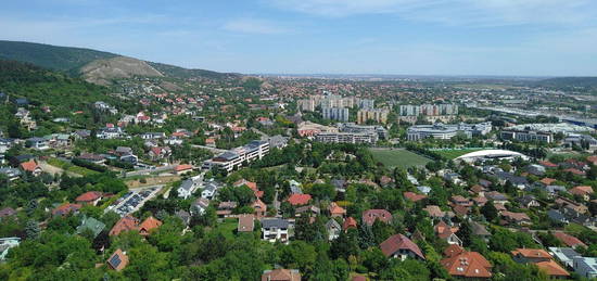 Budaörs központjában felújítandó ház eladó