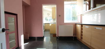 4 bed terraced house to rent