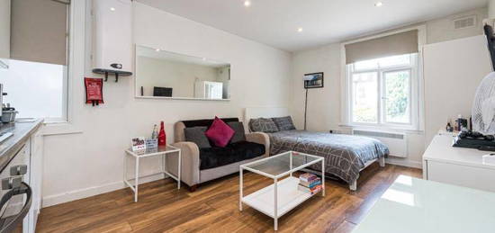 Studio to rent in Bloemfontein Road, Shepherds Bush, London W12