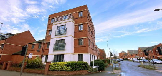 Flat to rent in Wolsey Island Way, Leicester LE4