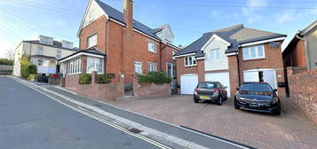 3 bed semi-detached house for sale