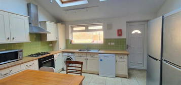 5 bedroom terraced house