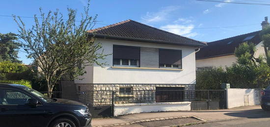 Maison de plain-pied  à vendre, 6 pièces, 4 chambres, 100 m²