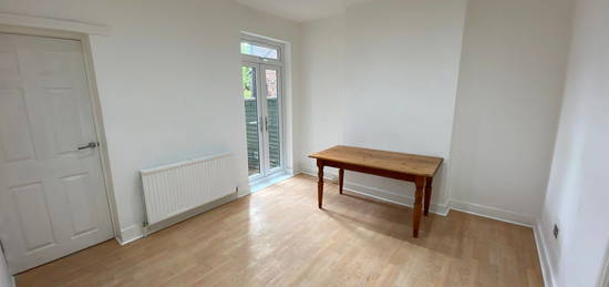 Flat to rent in Beechfield Road, London N4