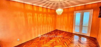 Eladó panellakás, Mezőkövesden 33 M Ft, 2+2 szobás