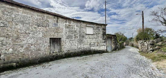 Casa de aldeia em Cambra e Carvalhal de Vermilhas de 350,00 m2