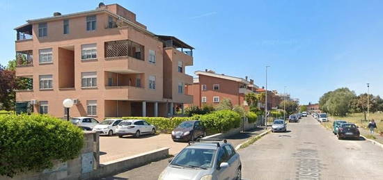 Acilia bilocale con balcone