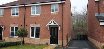 3 bedroom semi-detached house to rent