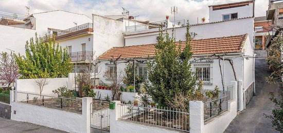 Casa en calle Los Llanos en Barrio de la Vega, Monachil