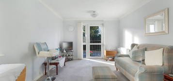 Flat for sale in Cranley Gardens, Wallington SM6