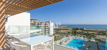 Apartamento Penthouse T2 frente mar com rooftop, Quarteira