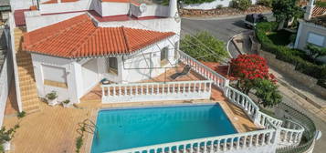 Villa de 4 quartos com vistas mar e campo perto de Loulé.