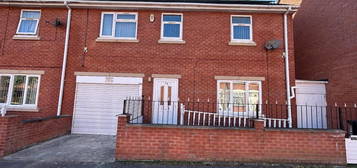 Town house to rent in Newington Street, Leicester LE4