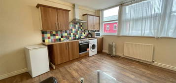 Flat to rent in High Street, Gateshead NE8