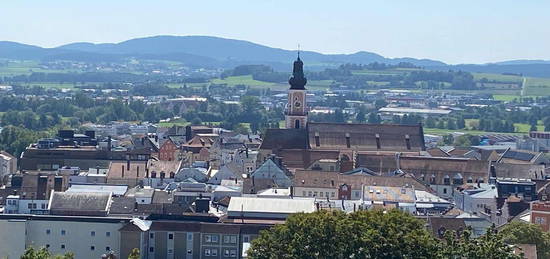 Schöne 2-Zimmer-Wohnung (6.Stock; unmöbliert) mit Balkon und EBK in Cham