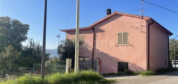 Casa indipendente in vendita in via Acquacandida