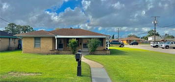 600 Avenue D Ave, Marrero, LA 70072