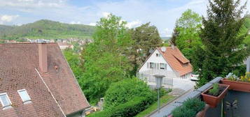 Schöne 2-Zimmer-Wohnung mit Balkon, Stellplatz UND Garage