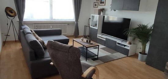 GROSSZÜGIGE DREIZIMMERWOHNUNG MIT EINBAUKÜCHE IN NEUSSER CITY