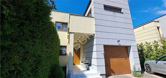 Oferta sprzedaży przestronnego domu na Białołęce