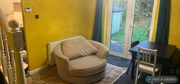 1 bedroom semi-detached house