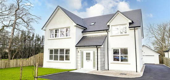 5 bedroom detached house