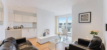 Flat for sale in Queensland Road, London N7