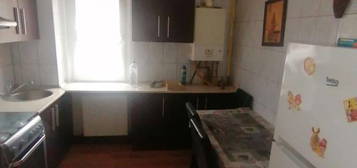 inchiriez apt 2 camere