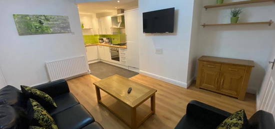 3 bed flat to rent