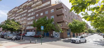 Piso en venta en Calle Cadiar, Rosaleda - Juventud