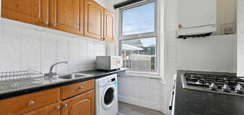 2 bedroom maisonette