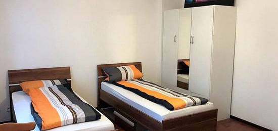 Gästezimmer in Stuttgart Zentrum mit Internet, Gästeküche und EtagenDusche/Wc, Waschmaschine