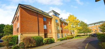 Flat for sale in Dexter Close, St.Albans AL1