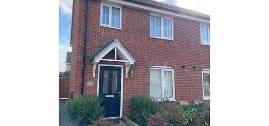 3 bed semi-detached house to rent