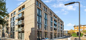 Flat for sale in Bracklyn Street, London N1