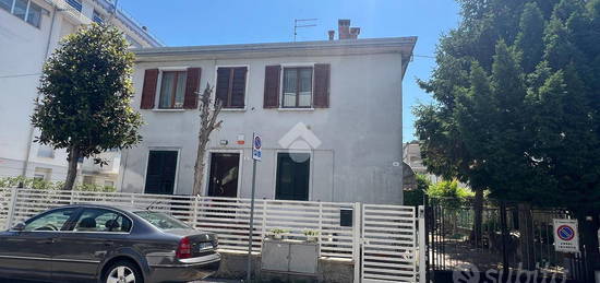 CASA SEMINDIPENDENTE A RIMINI